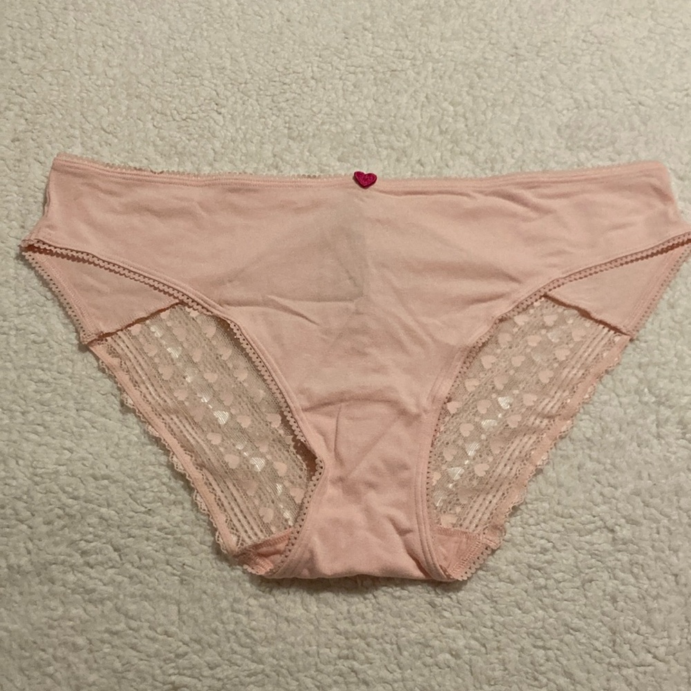 NWT Victoria’s Secret pink bikini panties with heart lace back Size XL
